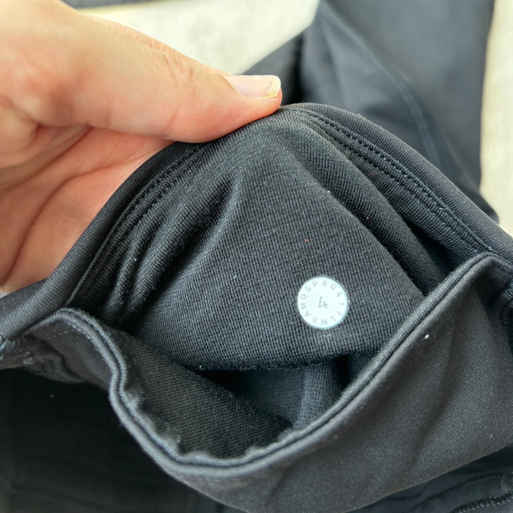 Black Lululemon mesh detail 7/8 leggings - Picture 5 of 5